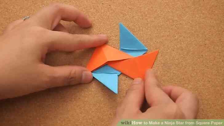 Image intitulée Faire une Étoile Ninja à partir de Carrés de Papier de l